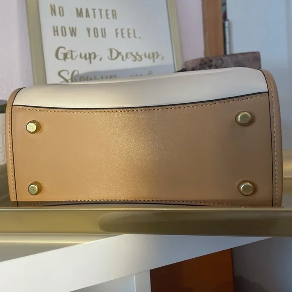 ❌SOLD❌BNWT Gorgeous Coach Field 22 (Colorblock)- BNWT - Picture 11 of 13